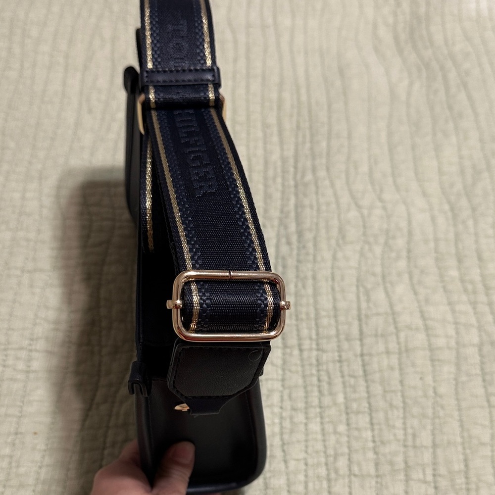 NWOT Tommy Hilfiger Dark Blue Crossbody Bag - Picture 6 of 6